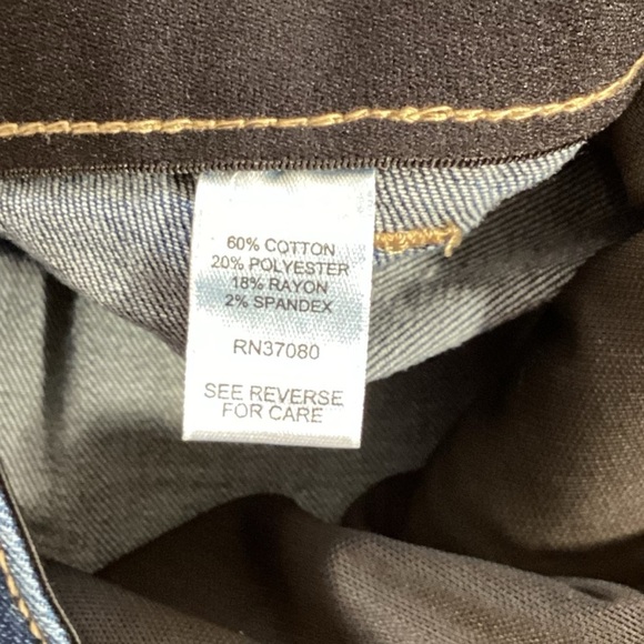 NWT CATO Women’s Contour Fit Hourglass Hi Rise Denim Shorts 22W 4.5” Stretchy - Picture 11 of 12